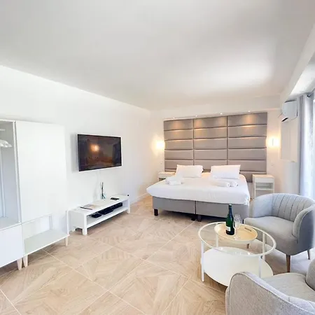 Studio Forville 2mn Du Port Apartment